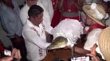 cnne-1416225-mira-este-antiguo-ritual-mexicano-alcalde-se-casa-con-cocodrilo