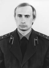 Vladimir_Putin_in_KGB_uniform