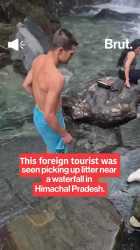 white tourist shocks india_thumb.jpg