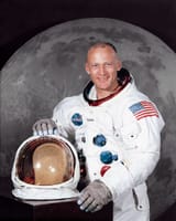 800px-Buzz_Aldrin