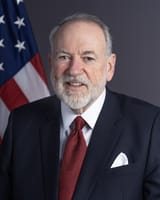 Mike_Huckabee,_official_portrait_(2025)(1)
