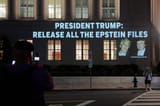 een-projectie-van-donald-trump-en-jeffrey-epstein-op-het-kantoor
