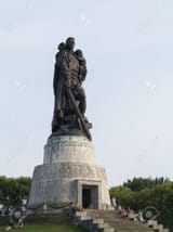 the-soviet-war-memorial-in-treptower-park-berlin-germany-a-statue-of-a-soviet-soldier-with-a