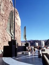 statues1