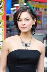 kristin-kreuk-4c55f511-9618-456e-8f6a-ded43e49e87-resize-750