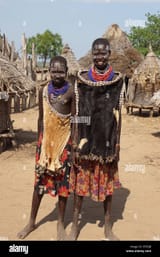 turmi-ethiopia-november-19-2014-karo-children-with-traditional-clothings-EFEEJB
