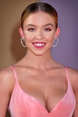 Sydney_Sweeney_2019_by_Glenn_Francis