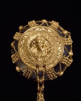 Unknown artist (Ptolemaic 3rd-2nd c. BC) Aphrodite with Eros - gold, garnets and glass paste c.225-175 BC c