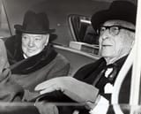 Winston_Churchill_and_Bernard_Baruch_talk_in_car_in_front_of_Baruch&#039;s_home,_14_April_1961