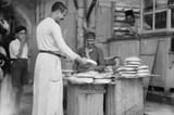 Old photo for Palestinian baker 🍞 bread in Jerusalem in 1900