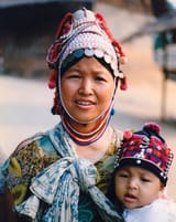 Woman_with_child_in_Thailand.