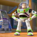 Robosen-Brings-Buzz-Lightyear-to-Life-00008-800x800