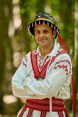 romanian-man-traditional-costume-portrait-outdoor-151466231