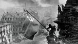 19450602_bandeira_vitoria_bandeira_sovietica_reichstag_berlim