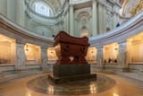 Sarcófago_de_Napoleón_Bonaparte,_cúpula_de_los_Inválidos,_París,_Francia,_2022-10-30,_DD_98-100_HDR
