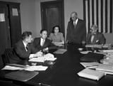 Hsue-shen_Tsien_at_his_deportation_hearing