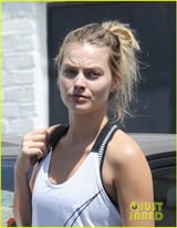 margot-robbie-goes-makeup-free-for-a-trip-to-the-gym-15
