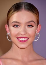 Sydney_Sweeney,_2019_(cropped)