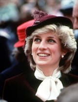 00-holding-5-things-princess-diana