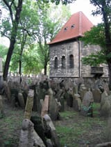 Old_Jewish_Cemetery,_Prague_047[1]