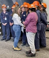 Canadian_hoholina_meets_w_workers