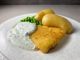 Panerad-fisk-med-potatis-och-kall-dillsås 