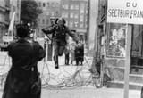 Escape_of_East_German_Soldier_2