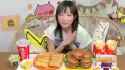 【大食い】マクドナルド [ 期間限定] テキサスバーガー×5, ベーコンポテトパイ×10, 15ピースチキンナゲット など8005kcal【木下ゆうか】 Yuka [Oogui]_thumb.jpg