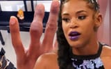 bianca-belair-shows-off-broken-finger-without-splint-58[1]