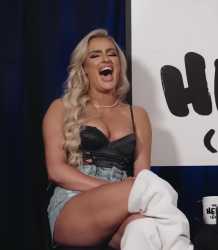 Mariah laughing at AEW_thumb.jpg