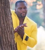 Black-guy-hiding-behind-tree-meme-38iqvl