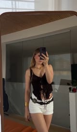 425