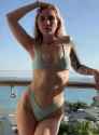 Image to video 丨 strips off clothes and reveals completely naked body. Her body (1)_thumb.jpg