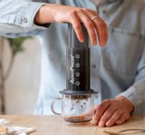 pdp002_1240x1154_aeropress_lifestyle