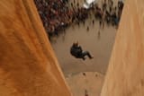 isis throw gay man off roof