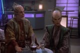 Babylon.5.S01E18.A_Voice_in_the_Wilderness_(1).DVD.480p.DD5.1.H264-BB.mkv_000986018