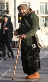 romanian-gypsy-women-begging-marble-arch-1500w-3495947a