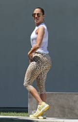 jennifer-lopez-in-leopard-print-leggings-out-in-southampton-07-07-2015_1