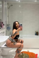 rosey-laid-v0-e4frp1rlense1