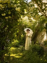 🌱🌷🤍In the Secret Garden When a grandmother’s garden in Burgundy transforms into a hidden sanctuary...#bridgerton #romanticizeyourlife #cottagestyle #thesecretgarden #regencyfashion #bridgertonnetflix #prideandprejudice