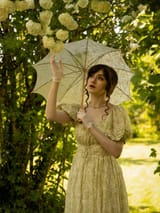 🌱🌷🤍In the Secret Garden When a grandmother’s garden in Burgundy transforms into a hidden sanctuary...#bridgerton #romanticizeyourlife #cottagestyle #thesecretgarden #regencyfashion #bridgertonnetflix #prideandprejudice (2)