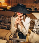 Elegance never fades ❤️ #highsocietyelegance #elegance #luxury #luxurylifestyle #luxuryliving #luxurylif...rgy #womensfashion #affluent #affluentwomen #parisianstyle #highvaluewomen #oldmoney #chic #class #classy #iconic #grace