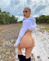 McKinley Rayna on Instagram_ _i may be bald but my ass still fat don_t forget it__CCiplz9B1loo_r260haUKqW4aXNZwtYQxRYJiE0(JPG)
