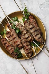 Beef-kebab-skewers-on-a-plate