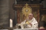 Pope-Francis-Adoration