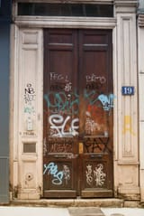 graffiti-door