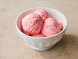 ice cream 140877-easy-eggless-strawberry-ice-cream-ddmfs-3x4-1-092e4d11b59049c8b3843014ea3c57f2