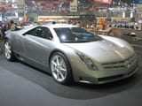 1280px-Cadillac_Cien_%28front_angle%29_%28cropped%29