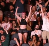 crowd_chick