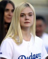 elle-fanning-dodger-stadium-in-los-angeles-june-2014_15